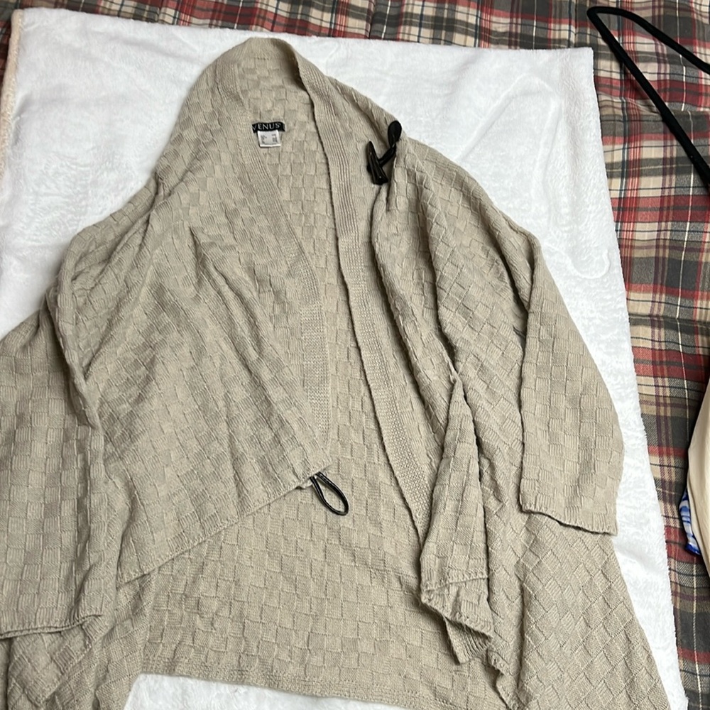 Venus sweater